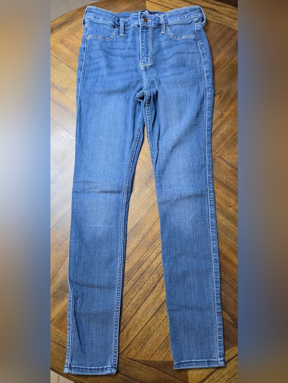 Hollister Mid Wash Skinny High-Rise Jeans in Blue